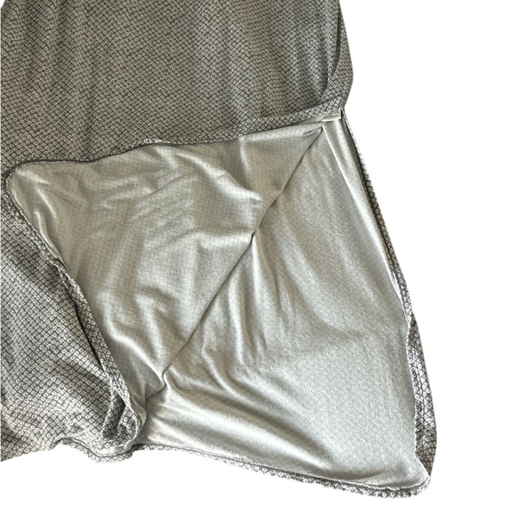 Elegant Gray Maxi Skirt with Side Slit - Picture 4 of 4